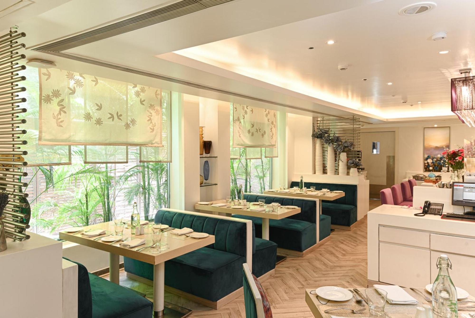 The Ashtan Sarovar Portico Nova Deli Exterior foto